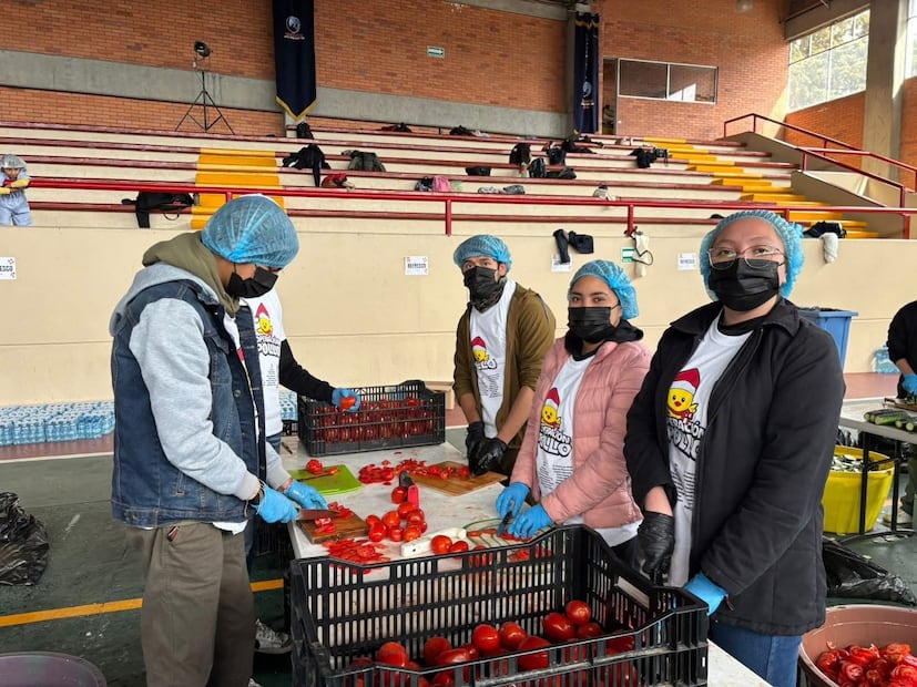 La distribución abarca desde Lerma hasta Zinacantepec, priorizando salas de espera de hospitales, albergues del DIF y casas de adultos mayores. Foto Especial