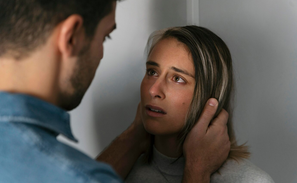 ¡No te confundas! Celos no es amor, es violencia. Aprende a usar el violentómetro y detecta las señales de alerta a tiempo. Foto: Especial