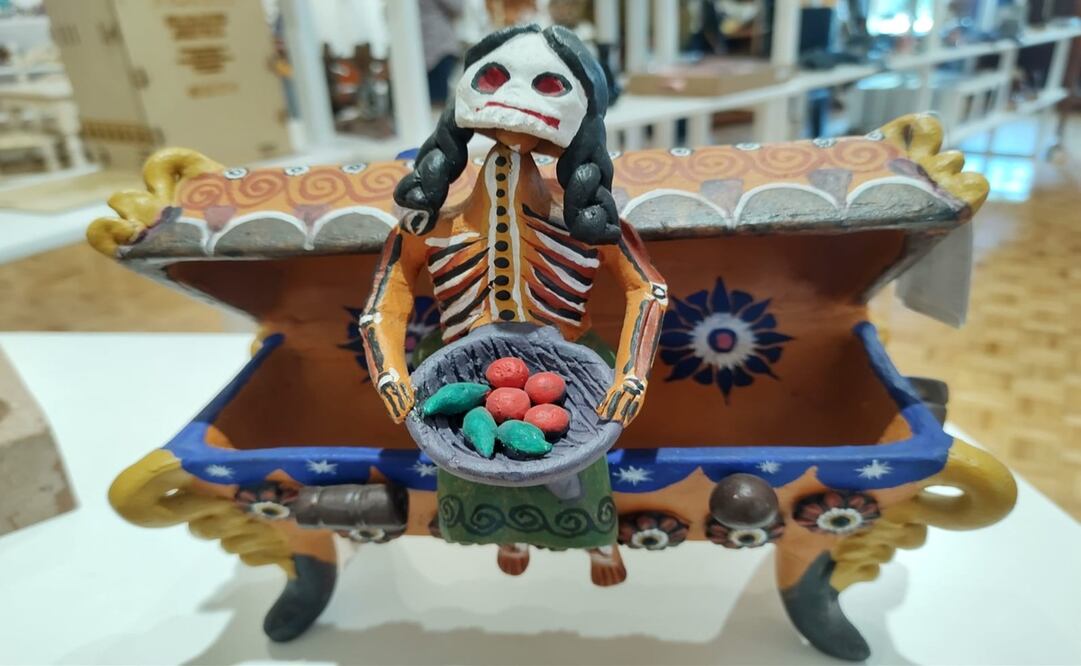 Destacan catrinas, cráneos, velas y piezas alusivas a la celebración de Día de Muertos / Foto Especial