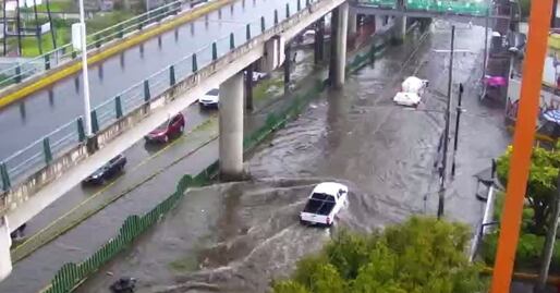 Fuertes lluvias provocan encharcamientos y caos vial en Coacalco y zonas vecinas