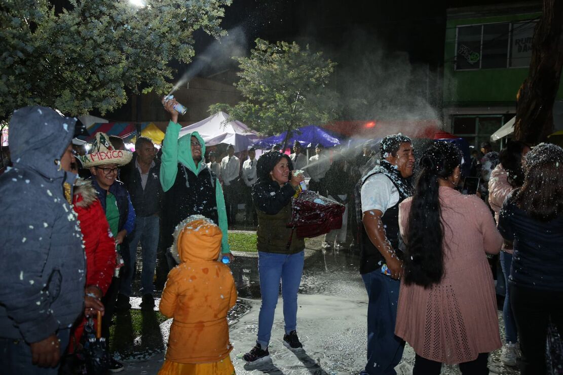 El Gobierno municipal de Toluca prohibió la venta y uso de espumas, durante las festividades patrias del 15 y 16 de septiembre, debido a que en años anteriores generó incidentes y alteraciones del orden público.