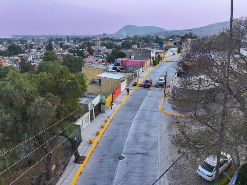 Luz Guzmán Ángeles, de 80 años de edad, quien vive en Prolongación Emiliano Zapata, relató que su calle no había sido pavimentada. Foto: especial