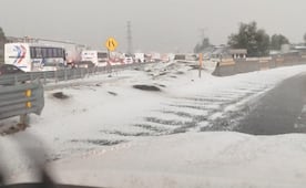 Tormenta de granizo colapsa la México-Pachuca y deja calles blancas en Tecámac