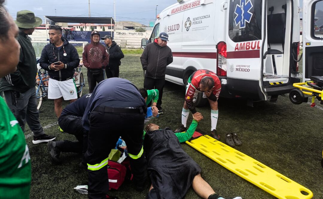 Momentos de tensión y alarma tras un ataque armado en un partido de fútbol en Toluca. Un jugador herido. Foto: Especial