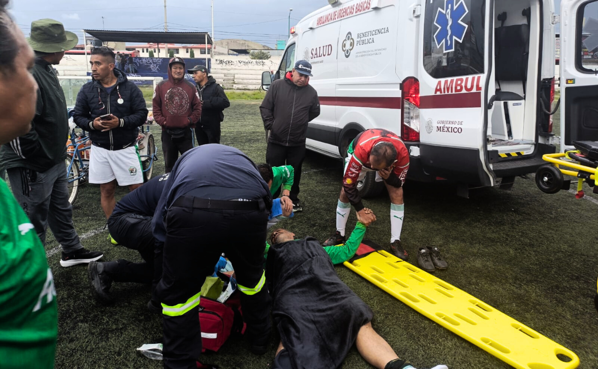 ¡Terror en la cancha! Jugador herido por balacera en partido de fútbol en Toluca