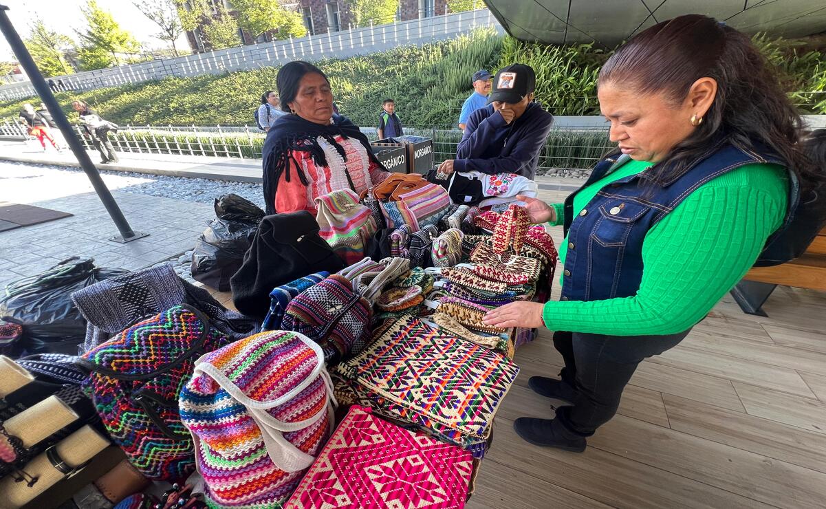 Los maestros artesanos son responsables de fijar los precios de sus productos, pero el mercado enfrenta retos. Foto: Alejandra Santillán