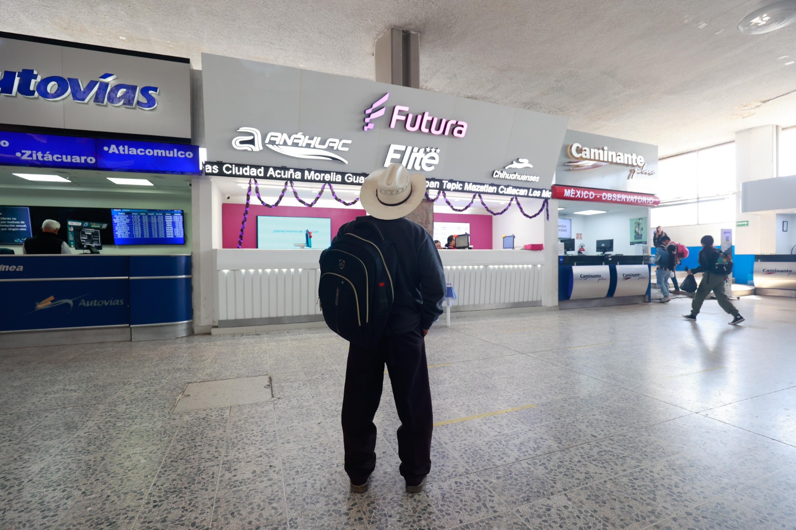 Por efectos del huracán, cancelan viajes a Acapulco