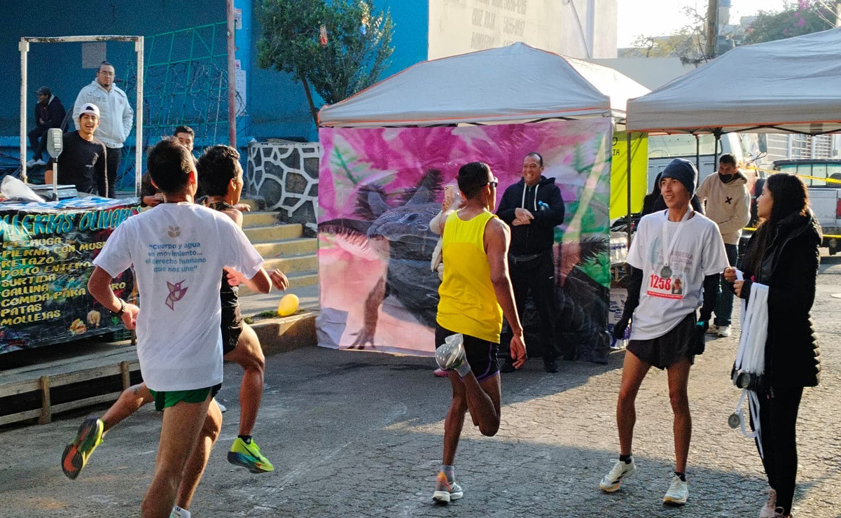 Los participantes recorrieron 5 kilómetros desde el Pozo del Pueblo de San Salvador Tecamachalco al Pozo de San Sebastián. Foto: Especial