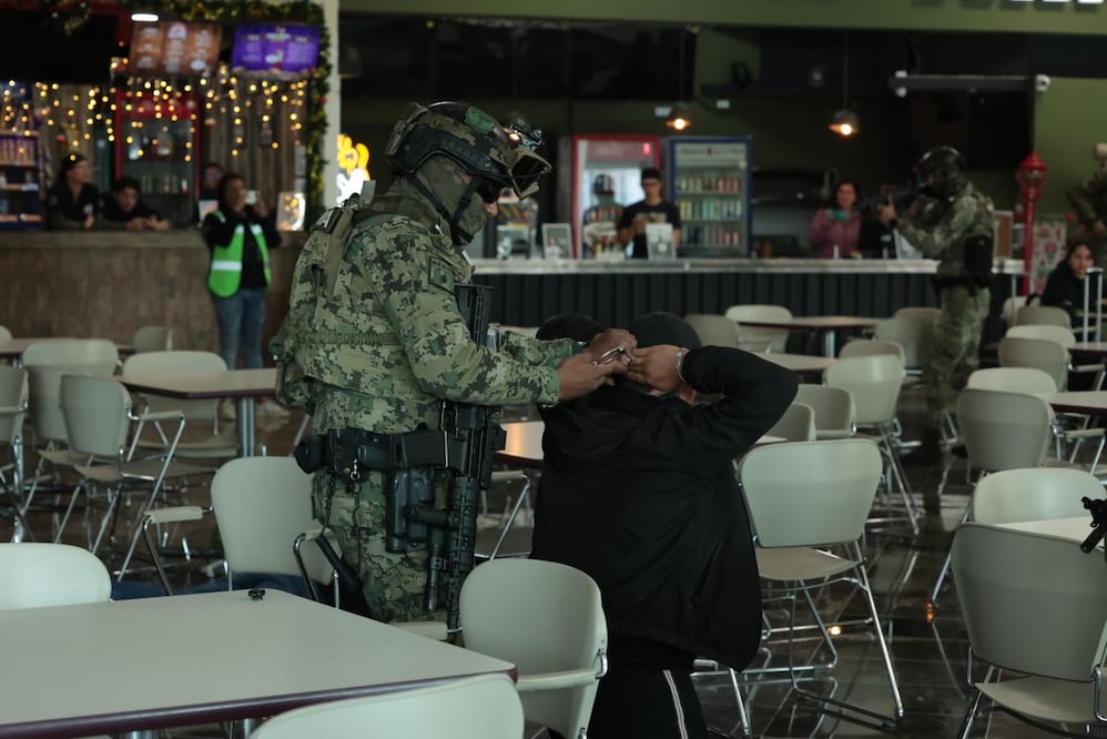 Este gran ejercicio permitió al Aeropuerto de Toluca medir reacciones, tiempos y la eficacia de los protocolos de seguridad ante una crisis de alto riesgo. Foto Alejandro Vargas / El Universal