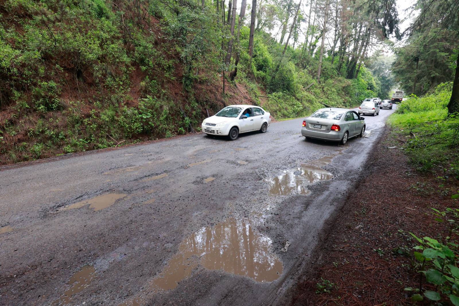 Dentro de unos días estarán iniciando los trabajos de mantenimiento en esta carretera federal. Foto Alejandro Vargas