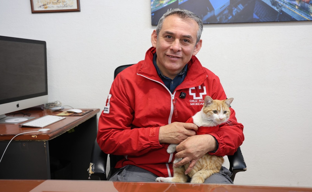 Mario Vázquez, presidente de la Cruz Roja Toluca-Metepec, el nombre de Cruzberto surgió en honor a la institución / Foto Sergio García