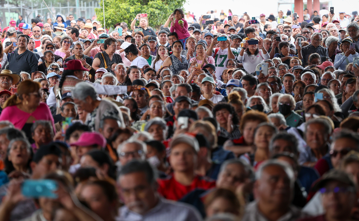 Las mujeres que vivan en zonas rurales podrán permanecer en el programa Mujeres con Bienestar por 2 años.
Foto: Luis Camacho |El Universal Estado de México