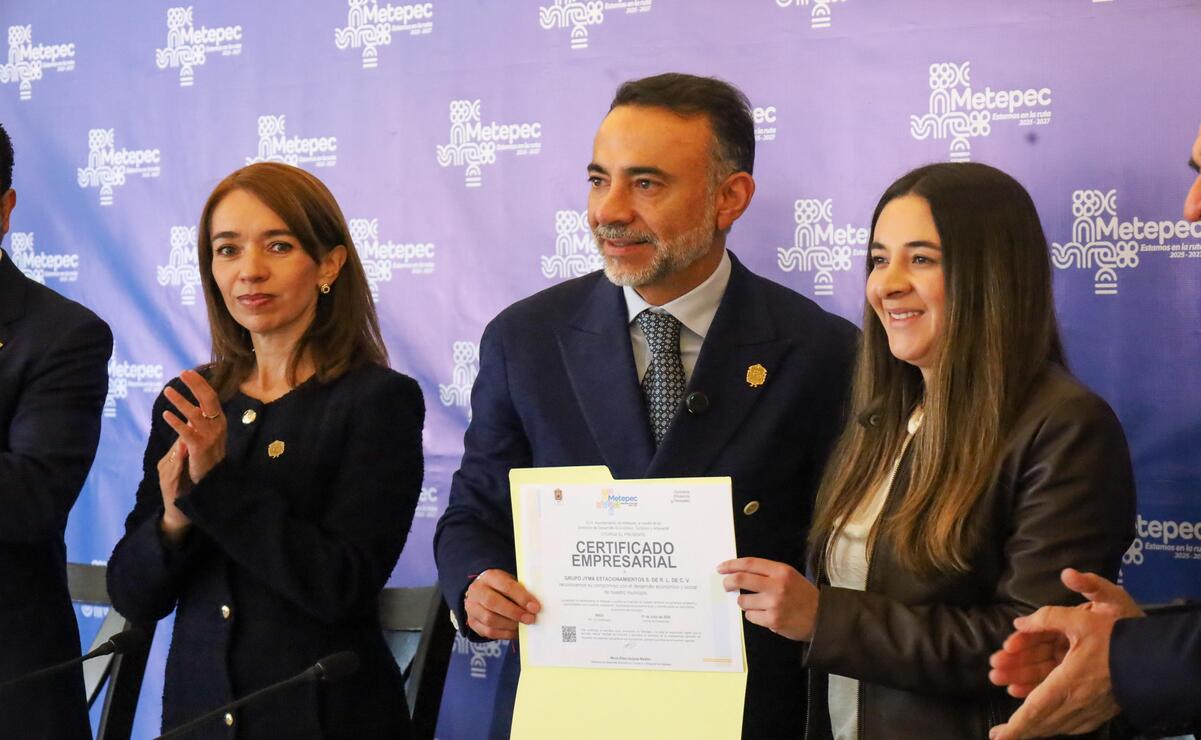 Durante la Segunda Sesión del Consejo Consultivo para el Desarrollo Económico, el alcalde Fernando Flores Fernández  presento el Certificado Empresarial Municipal. Foto: Especial