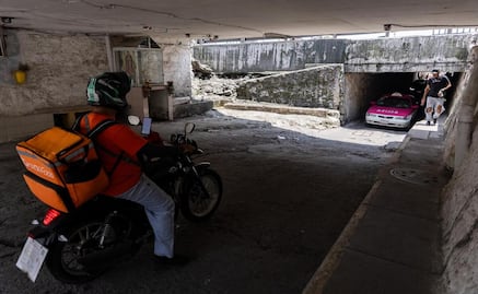 Bajo puentes de la autopista México-Puebla, un peligro para los automovilistas