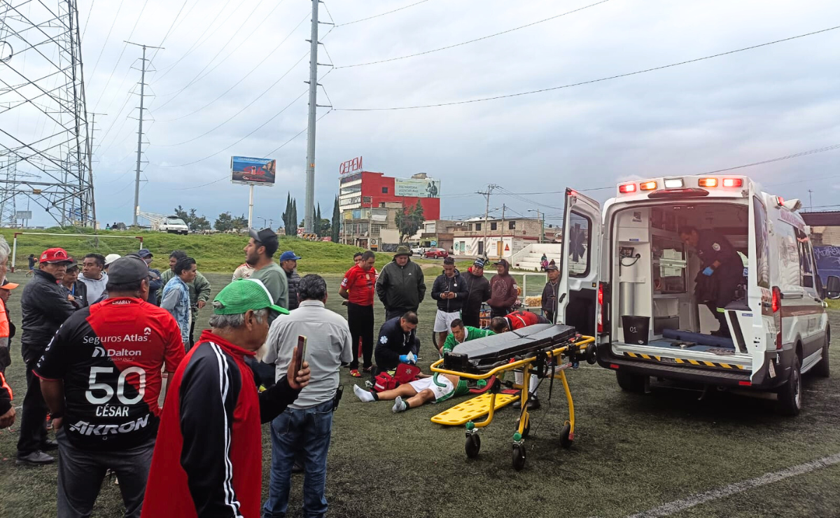 ¡Lamentable suceso en Toluca! La delincuencia interrumpe un partido de fútbol, dejando a un jugador herido. Foto: Especial