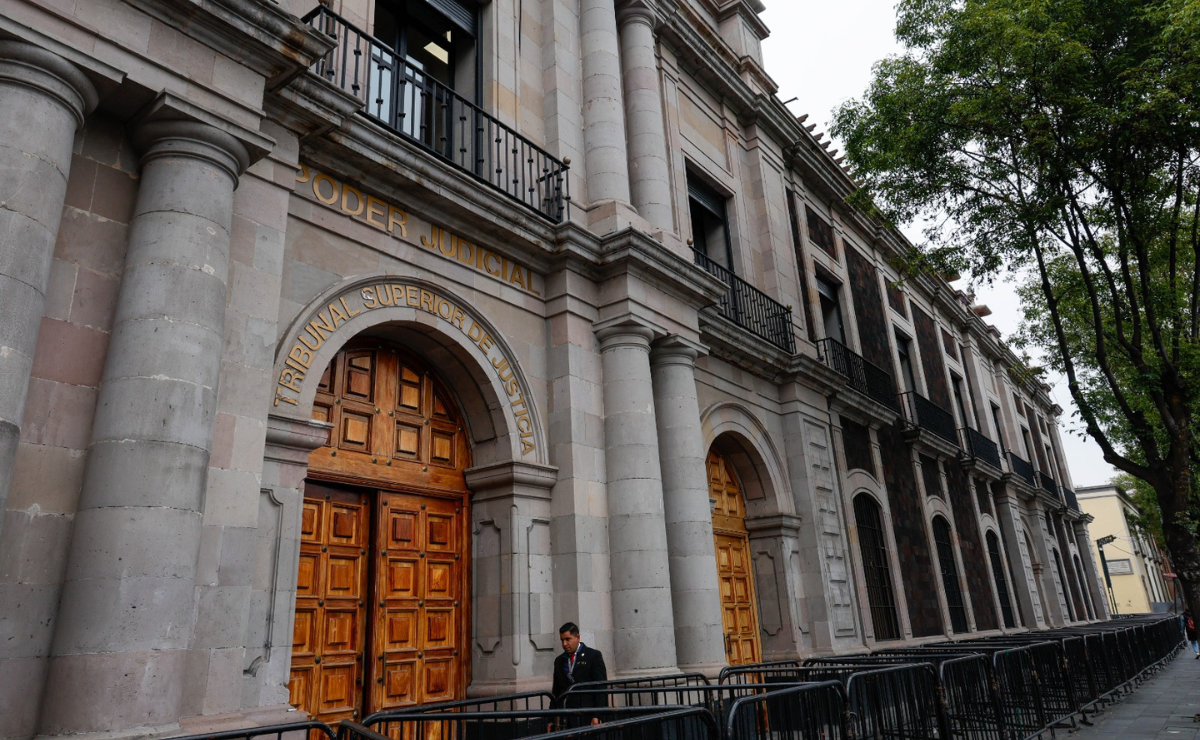 El Poder Judicial del Edomex invirtió 1.3 millones de pesos en la renta de vallas para proteger sus edificios durante marchas feministas Foto: Arturo Contreras / Alejandro Vargas