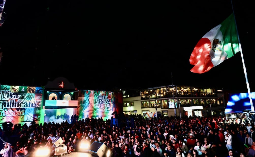 Familias se reunieron en la Explanada Municipal de Huixquilucan para celebrar las fiestas patrias. Foto especial