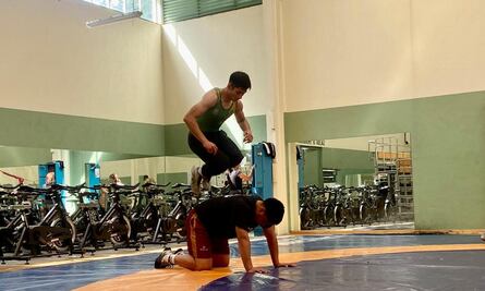 Estudiantes de la UAEMéx preparan presentación de danza aérea en telas y lira