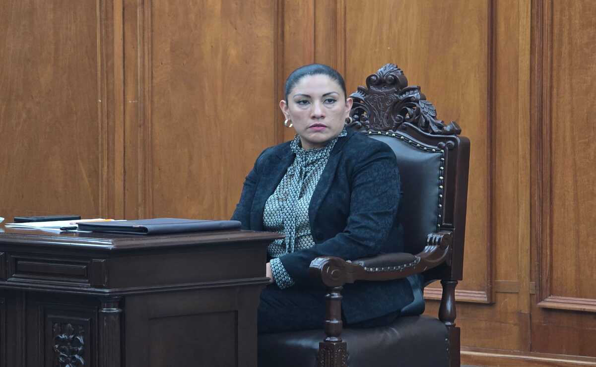 La diputada Martha Azucena Camacho Reynoso propuesto modificar el artículo 19 que establece que la o el presidente durara en su encargo cuatro años, y evitar la repetición del periodo. Foto: Alma Rodríguez / El Universal Estado de México