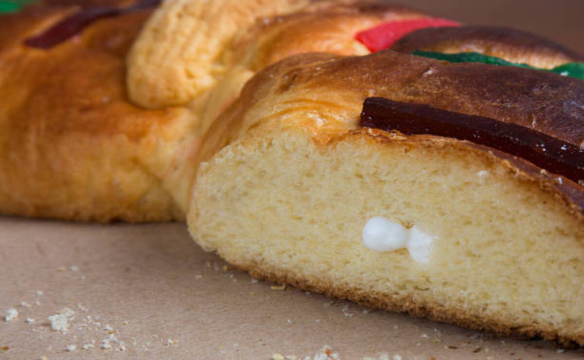 El muñeco escondido en la Rosca de Reyes representa al Niño Jesús. Foto: Getty Images/iStockphoto