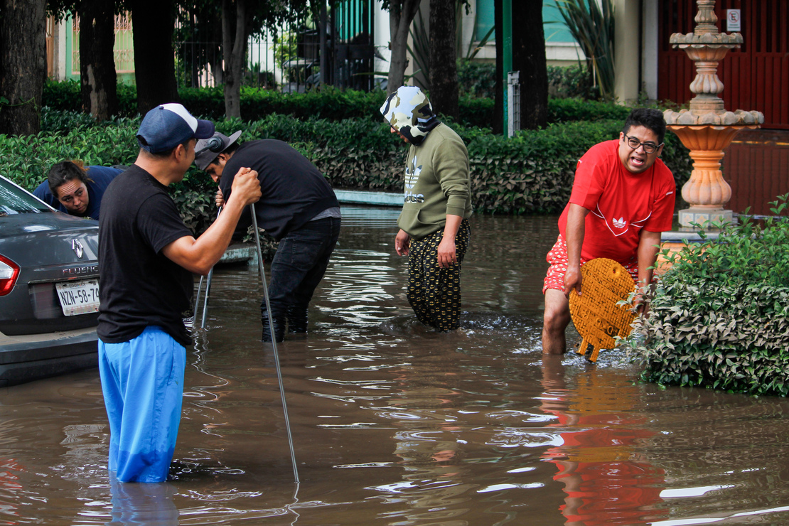 Luego de fuertes lluvias, Coacalco amanece bajo el agua. Una de las zonas más afectadas es la colonia Villa de Las Flores, en la Segunda Sección "Las Plazas". Foto: Luis Camacho