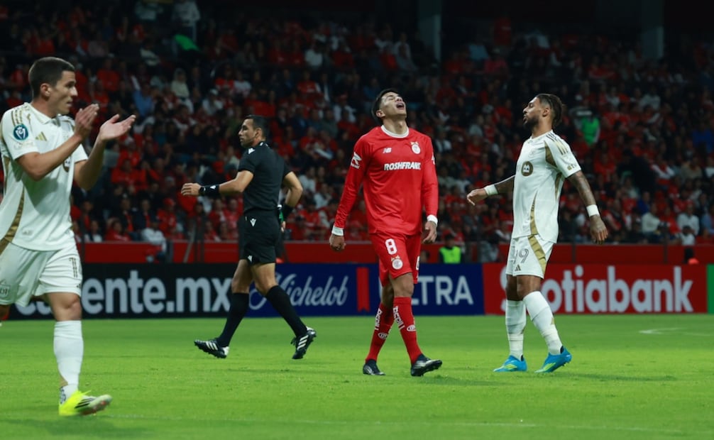 El Toluca clasifica a la final de la Concacaf Champions Cup con goles de Helinho, López y doblete de Paulinho. Foto Alejandro Vargas / El Universal