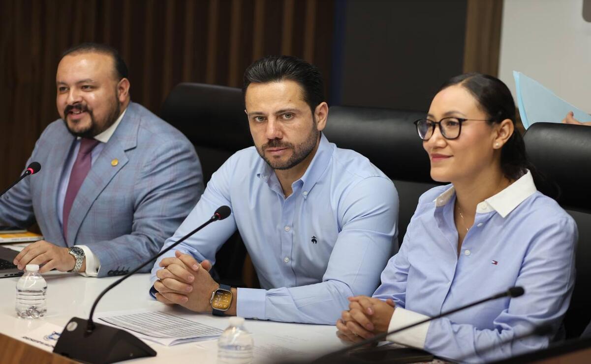 Anuar Azar, dirigente estatal del PAN, se reúne con líderes religiosos y representantes de asociaciones civiles / Foto: Especial