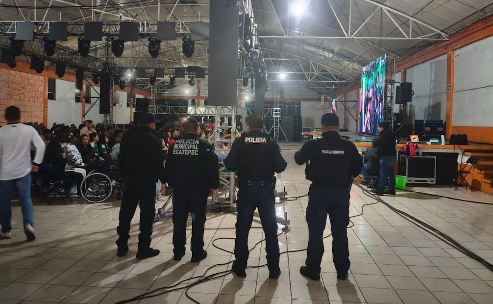Más de 4 mil 500 personas se reunieron en la explanada municipal de Ecatepec para apoyar a la Selección Mexicana. Foto Especial