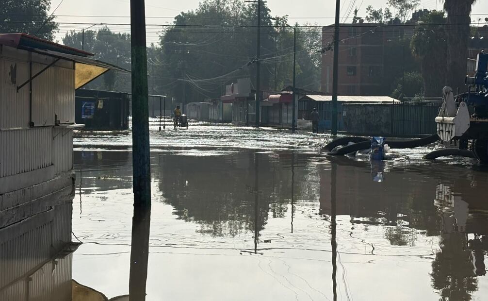Las afectaciones por las lluvias también alcanzaron a la primaria Patria y Libertad y la secundaria Gregorio Torres Quintero. Foto Arturo Contreras/ El Universal