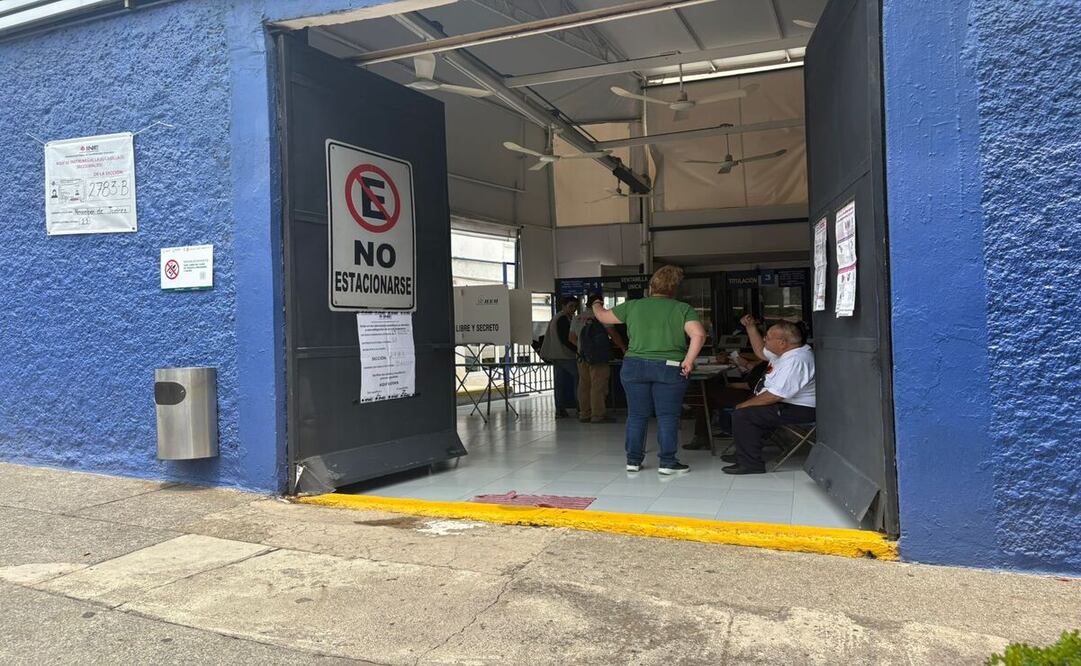 En la casilla de la sección 2783, ubicada en Ciudad Satélite, la afluencia de personas es poca. Foto: Arturo Contreras / El Universal Estado de México