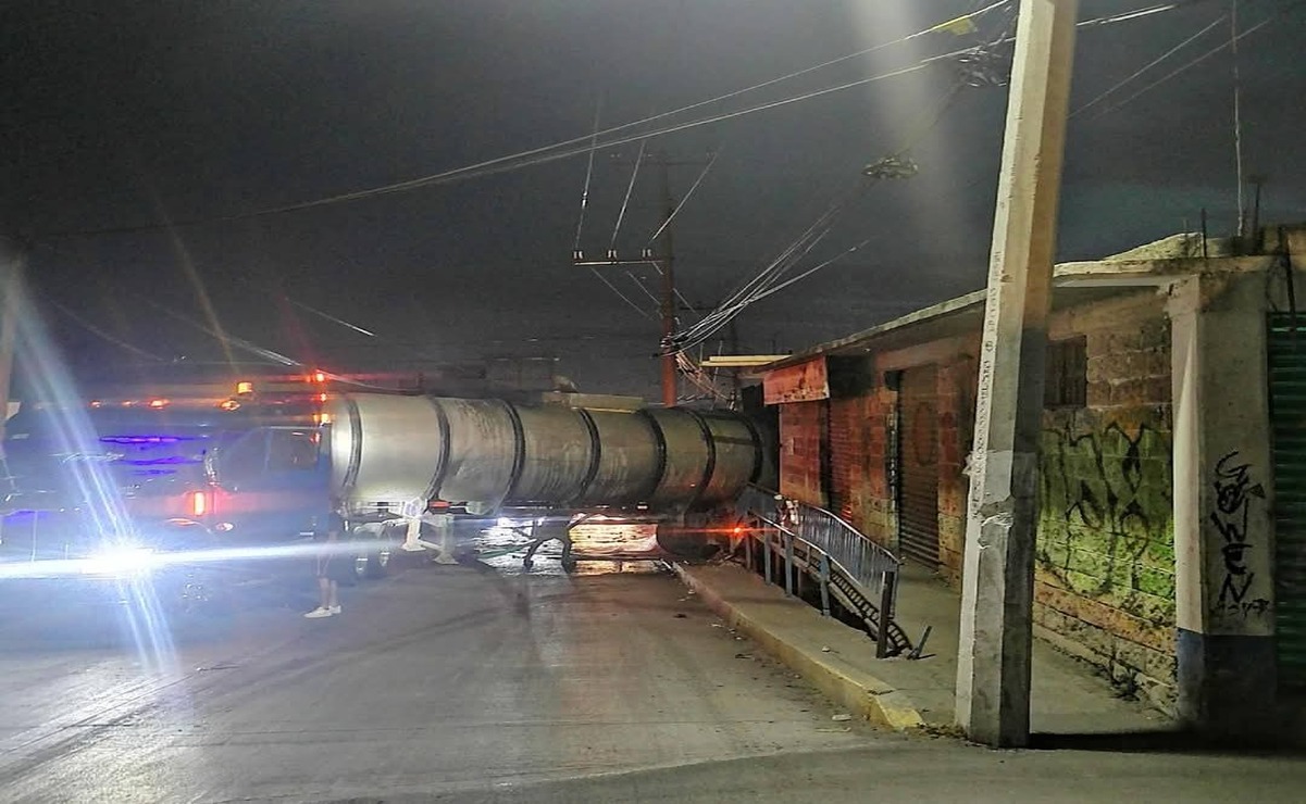 El accidente ocurro alrededor de las 2:00 de la mañana dejó como saldo una persona lesionada con quemaduras. Foto: Especial