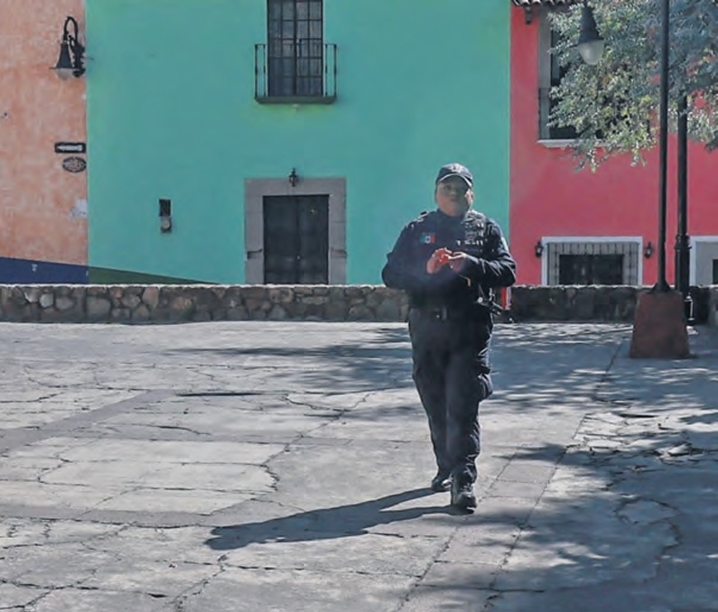 A pesar de la difícil situación que atraviesan, los policías de Malinalco demuestran su vocación de servicio y continúan trabajando sin renunciar. Foto Alejandro Vargas