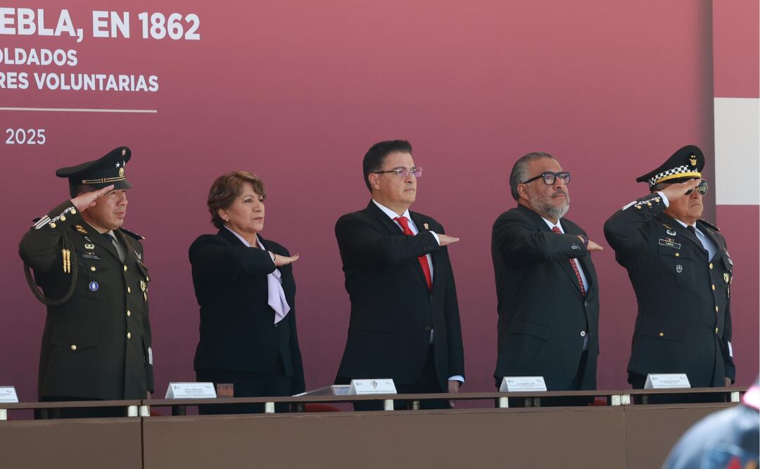 Delfina Gómez preside en Rayón el acto solemne por el 5 de mayo, recordando la victoria del Ejército Mexicano. Foto: Alejandro Vargas