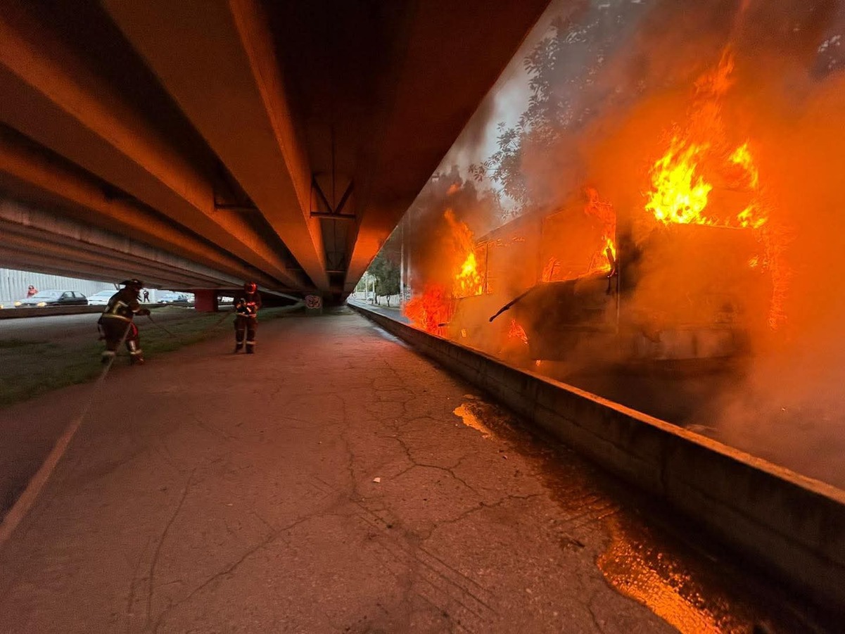 De acuerdo con autoridades municipales, el fuego inició en plena circulación. Foto: especial