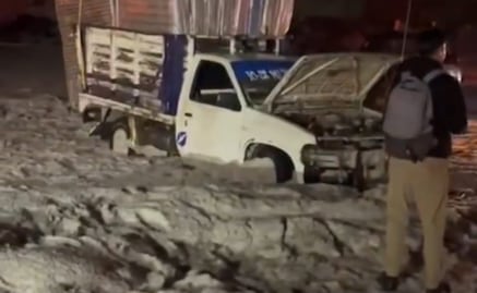 ¡Atrapados en el hielo! Granizada histórica colapsa la México–Pachuca cerca del AIFA