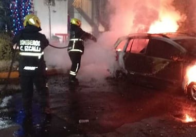 ¡Cuidado con la pirotecnia! Incendio en auto alerta a vecinos de Cuautitlán Izcalli