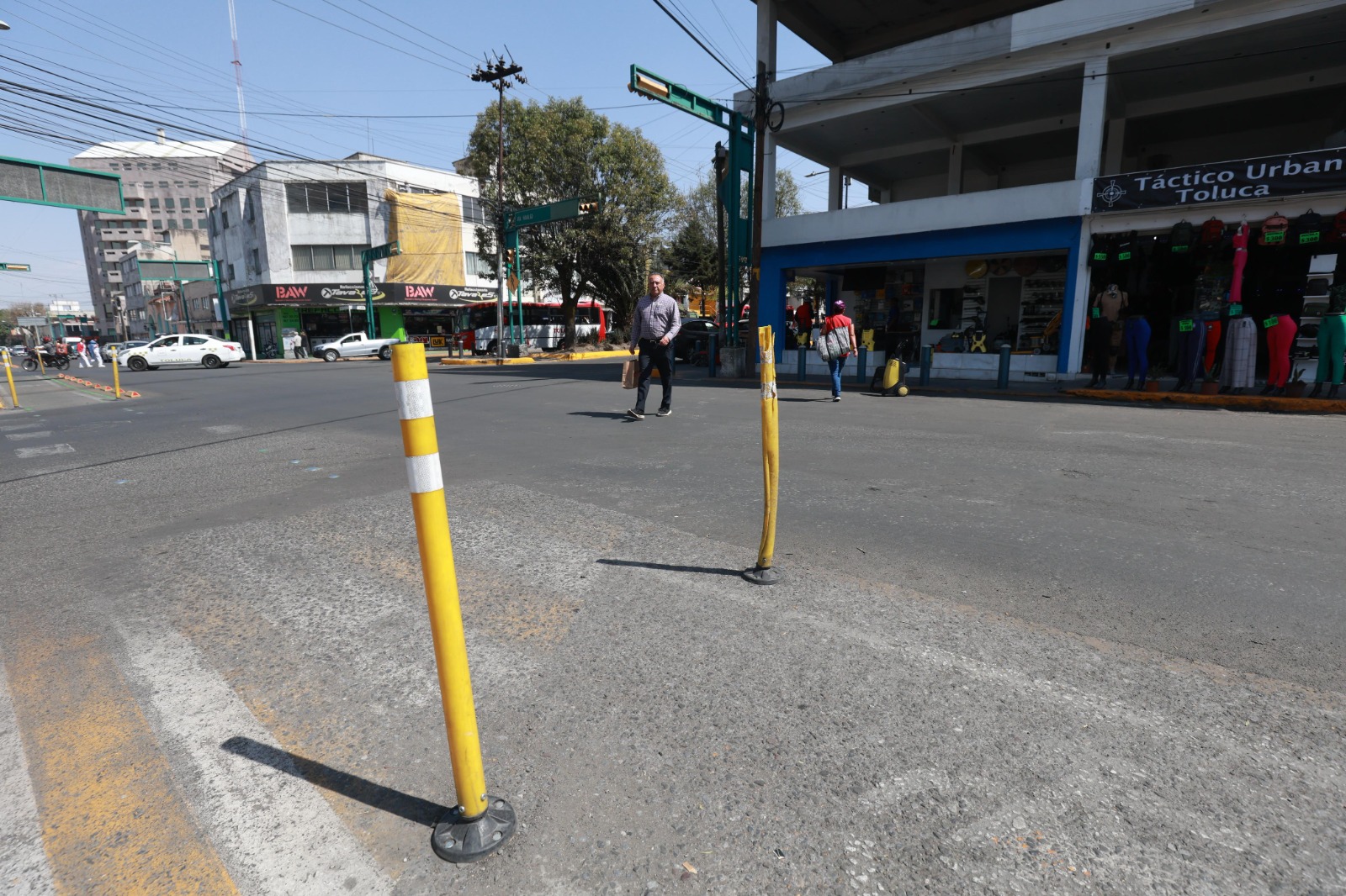 Ciclistas urgen a las autoridades a castigar el vandalismo para evitar que la ciclovía se inutilice. Foto Alejandro Vargas
