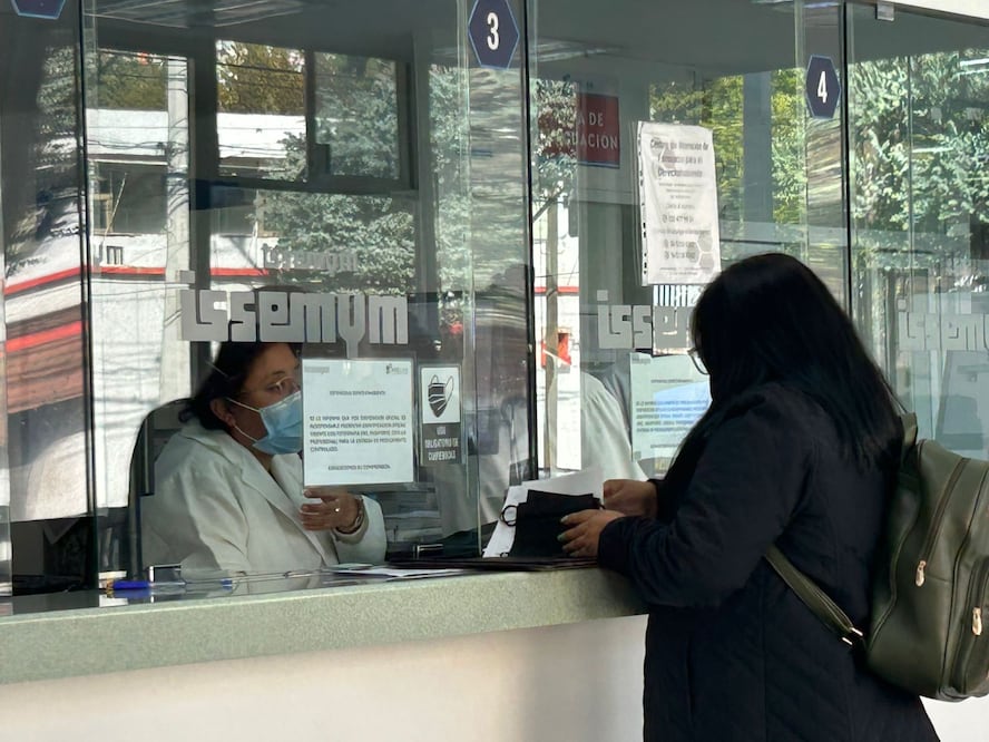 Los encargados de farmacia, desconocen cuando restablecerán el suministro de medicinas. Foto: Archivo El Universal Estado de México