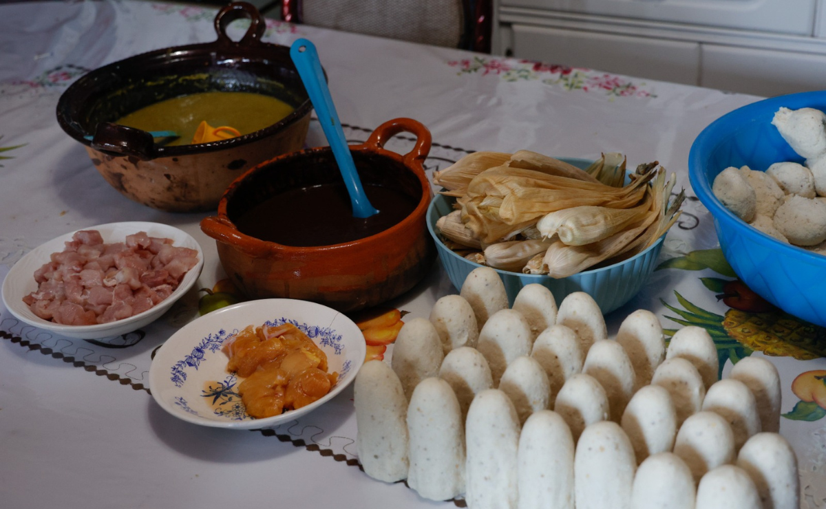 Los tamales de ollita, un manjar típico de Ocoyoacac, se preparan con ingredientes 100% naturales Foto: Arturo Hernández