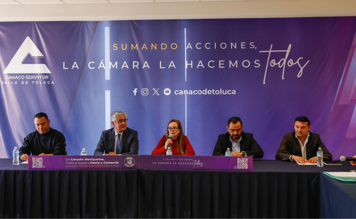 Prepara el regreso a clases: La Feria Profeco en Toluca ofrece útiles y servicios a bajo costo. Foto: Arturo Hernández