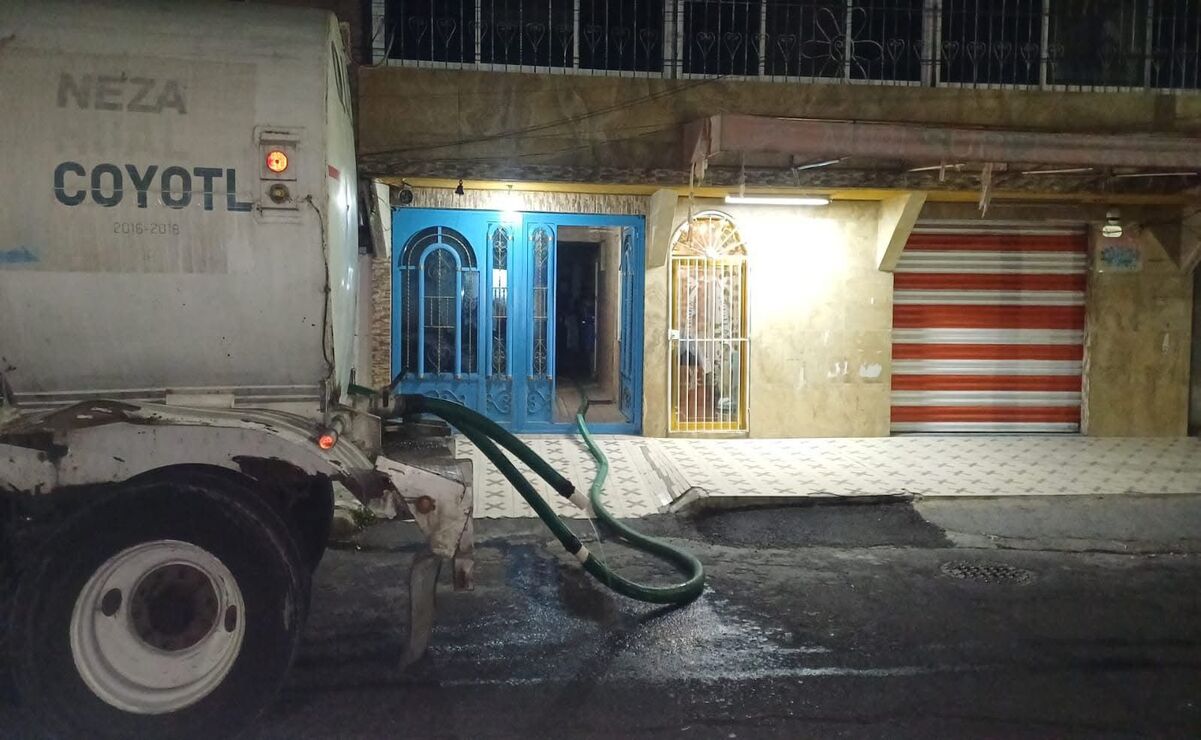 La labores que efectúa la CAEM se suspendió de manera total el suministro a las zonas centro y oriente del municipio. Foto: Especial