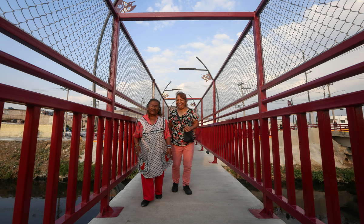 Al puente también le colocaron barandales de acero, porque la intención es priorizar la seguridad de los vecinos que lo utilizarán Foto: Luis Camacho