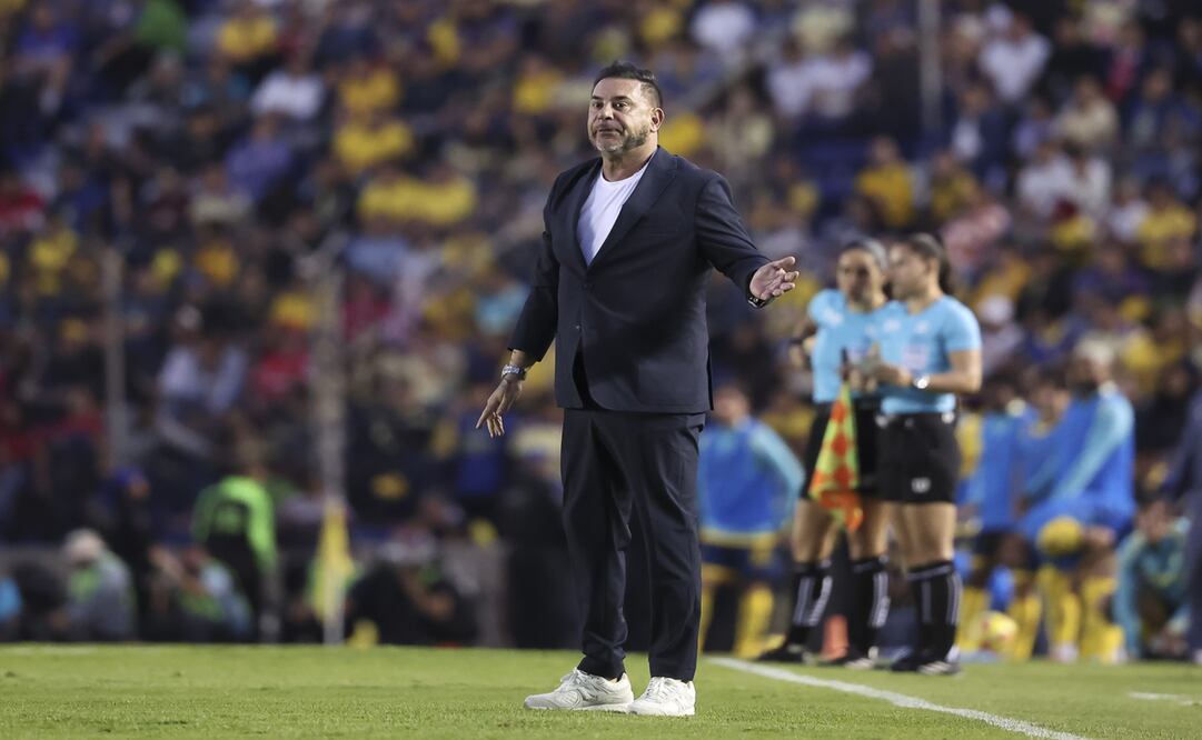 El director técnico del Toluca reconoció su error en la alineación indebida ante el América. Foto: Especial