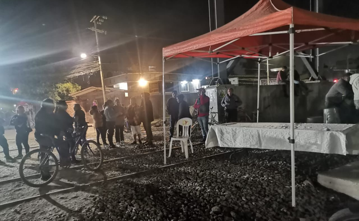 Los habitantes de Santiago Teyahualco se dividieron en dos campamentos para replicar el modelo realizado a finales de julio pasado Foto: Especial