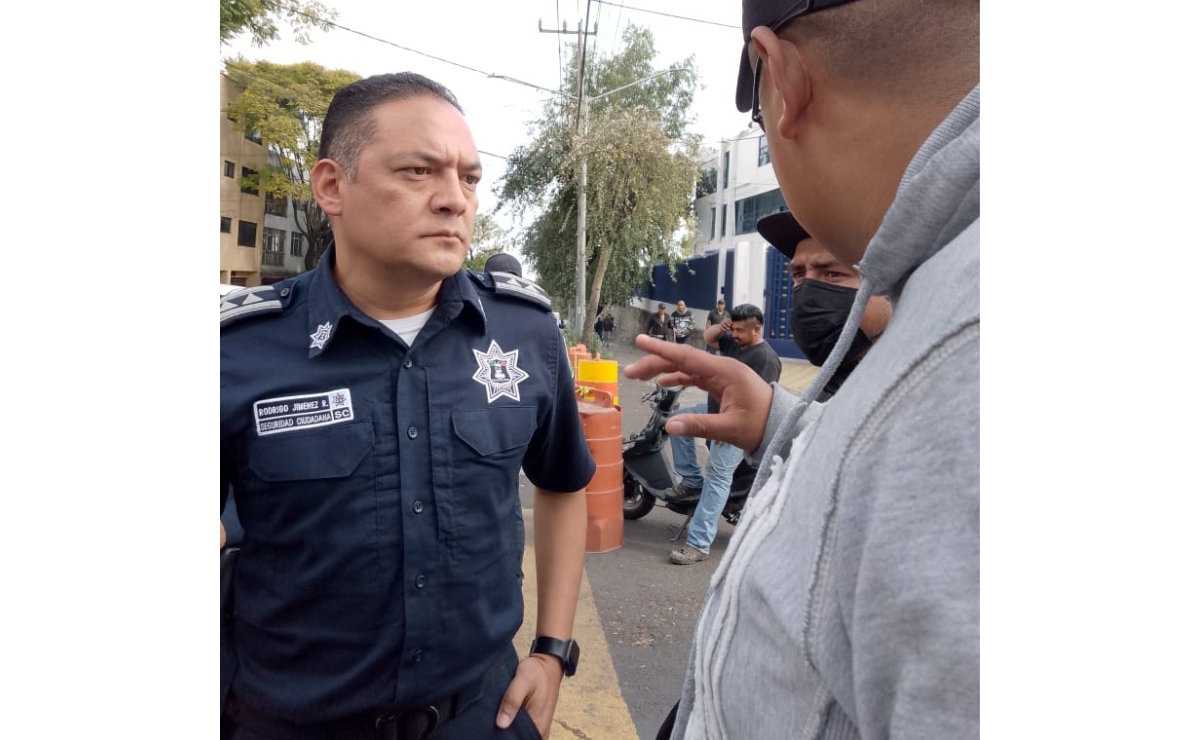 Taxistas de Naucalpan bloquean la Avenida Juárez en protesta por la detención de un franelero Foto: Rebeca Jiménez
