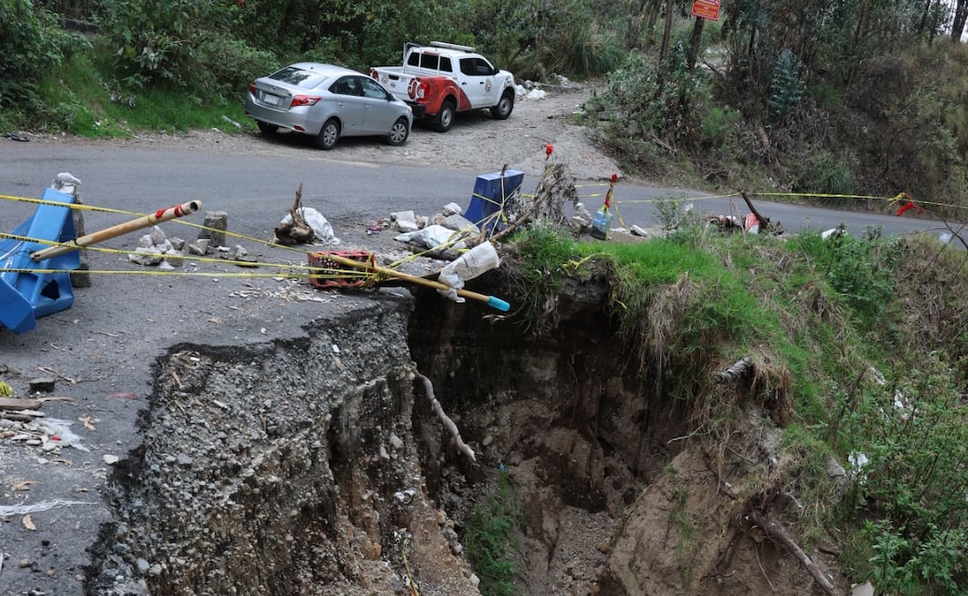 El deslizamiento de tierra, que mide 20 metros de longitud, se encuentra a solo cuatro metros de la estructura del Acueducto Lerma. Foto Especial