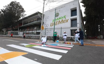 Alumnos de la UAEMéx dan color a las cebras peatonales de Toluca con arte