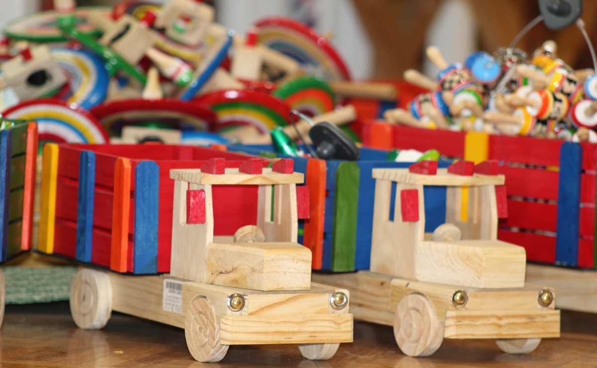 Existen talleres que se dedican a la elaboración de juguetes tradicionales de madera en distintos municipios / Foto: Especial