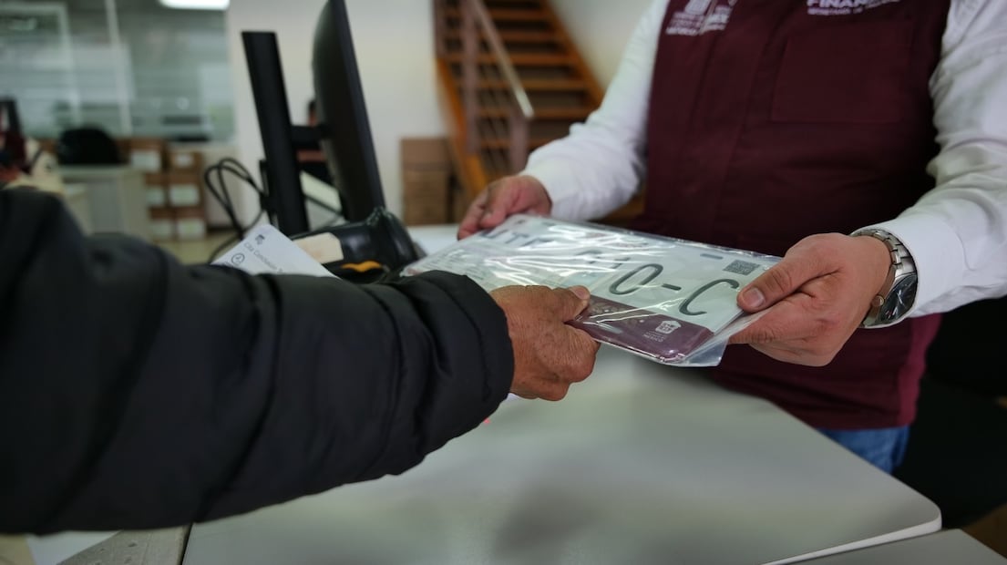 El costo del trámite es de mil 161 para vehículos de servicio particular, 2 mil 425 para vehículos de carga y de 864 pesos para motos. Foto: especial