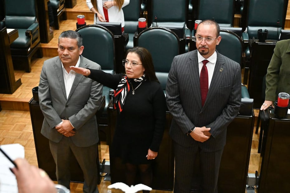 La Diputación Permanente tomó protesta a Cinthia Castaño Aramis como nueva Jueza Familiar de Toluca, ocupando el lugar de la magistrada electa que dimitió este 22 de enero. Foto Especial